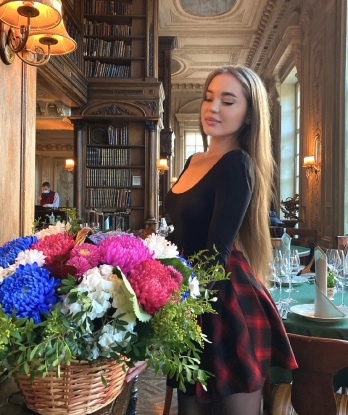 💋 Я предлагаю широкий спектр услуг, полный экстаза и наслаждения. 🔥 Мои возможности бесконечны - от нежных ласк до страстных игр ролевых. 🌟 Все, что ты мечтал испытать, я готова сделать осуществимым. 😉 Обрати внимание на мои фото, они говорят сами за себя. 💯 Живу в самом сердце Москвы и готова встретиться с тобой здесь или в твоем отеле. 🌃 Мои клиенты всегда остаются довольны и возвращаются снова. 💕 Доверь мне свои желания, и я обещаю сделать твою встречу со мной незабываемой! 💖 Ульяна